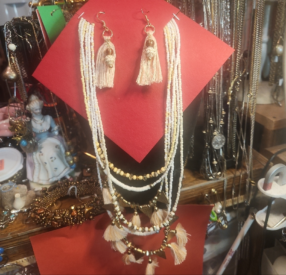 Gold and Cream Layered Pearl Necklace Set